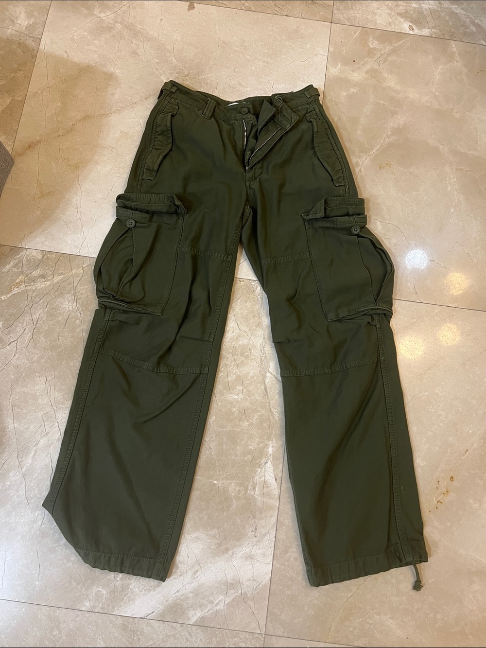 Aritizia TNA women’s Olive Green Cargo Pants with Side Pockets size 00